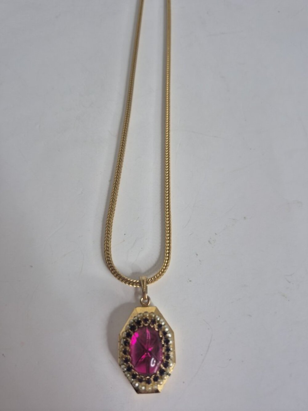 Vtg Hobe Signed Locket & 18" Chain Pink Rhinestone Gold Tone